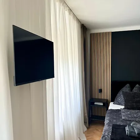 Apartment Am Donauhang Danube View