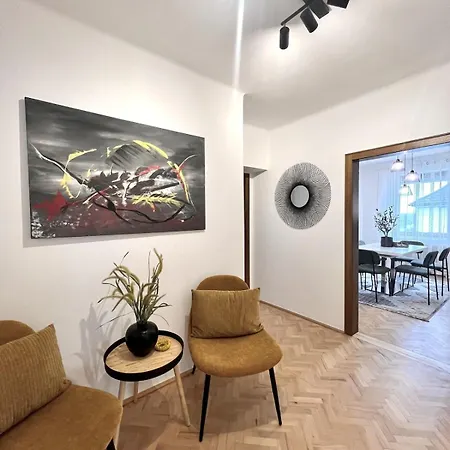 Apartment Am Donauhang Danube View