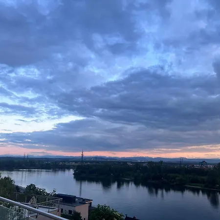 Am Donauhang Danube View *