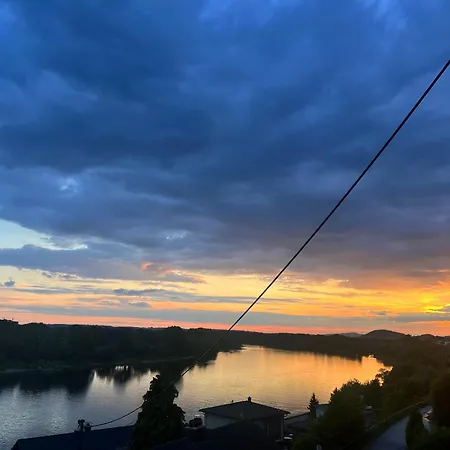 Am Donauhang Danube View